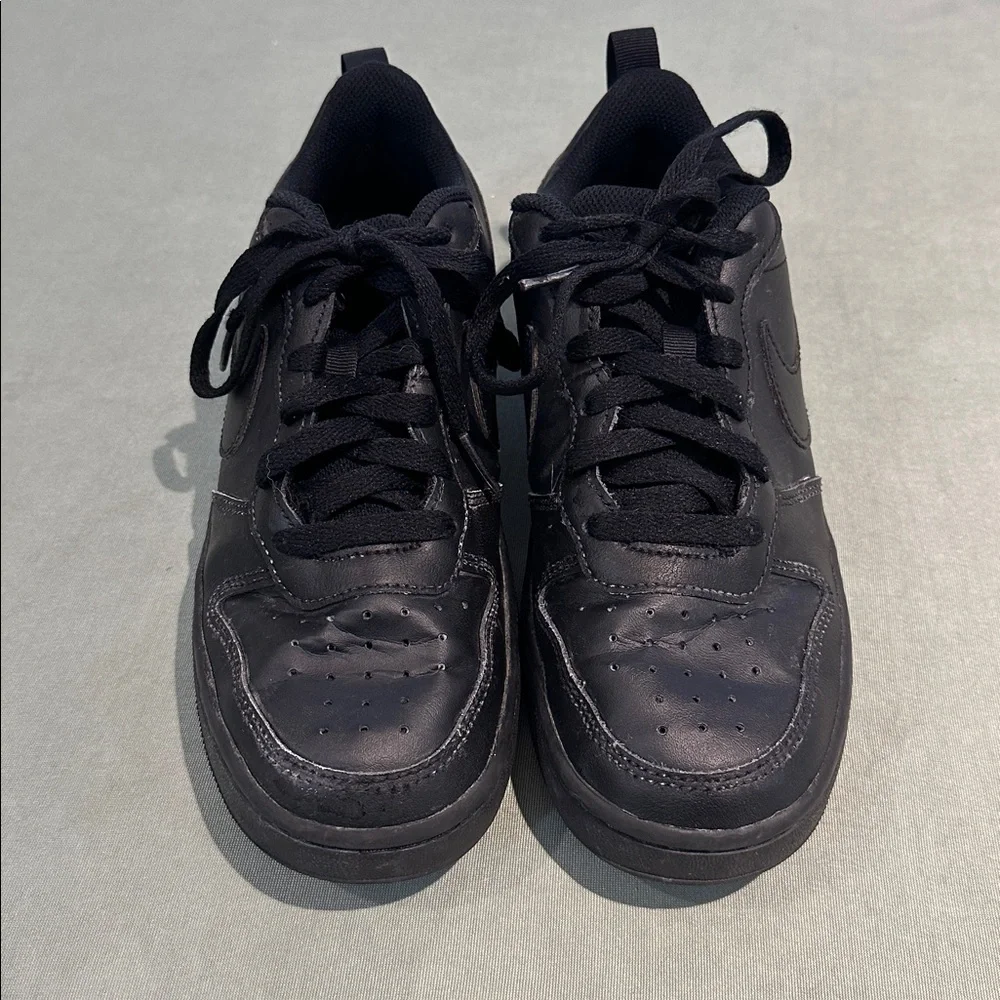 Nike Kids Black Sneakers with Lace-Up Closure Size 6Y